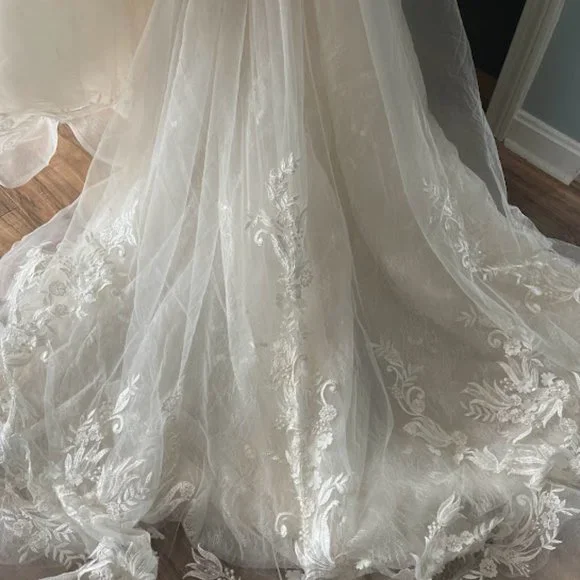 Maggie Sottero Ivory Zander Wedding Dress, Size 10
